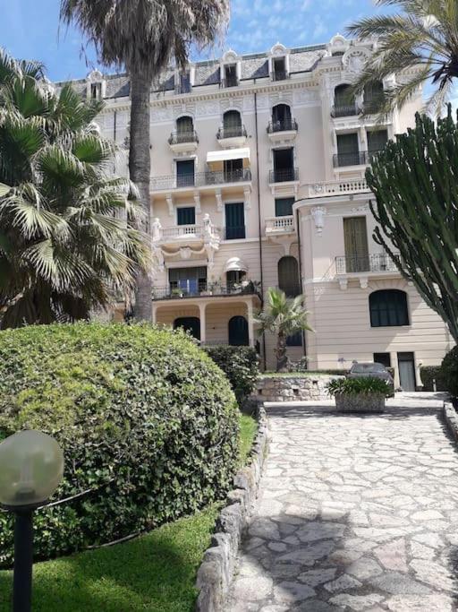 La Casa Di Anna, In Palazzina Liberty Fronte Parco Apartment Bordighera Exterior photo